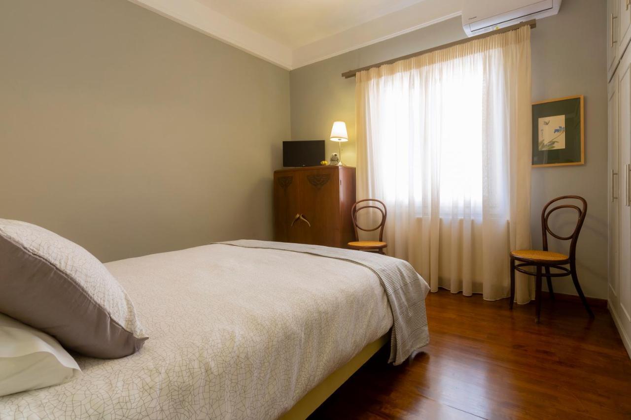 Le Boulevard Corfu  Luaran gambar