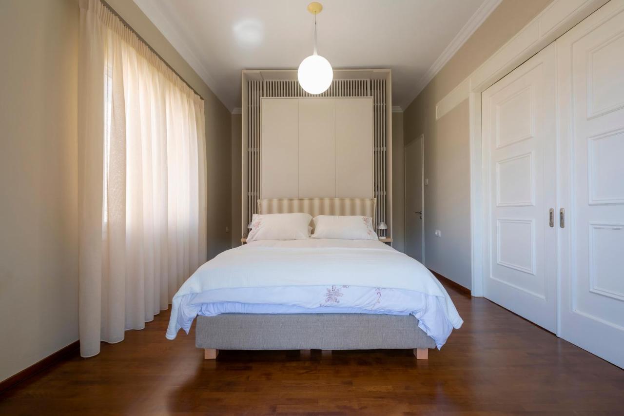 Le Boulevard Corfu  Luaran gambar