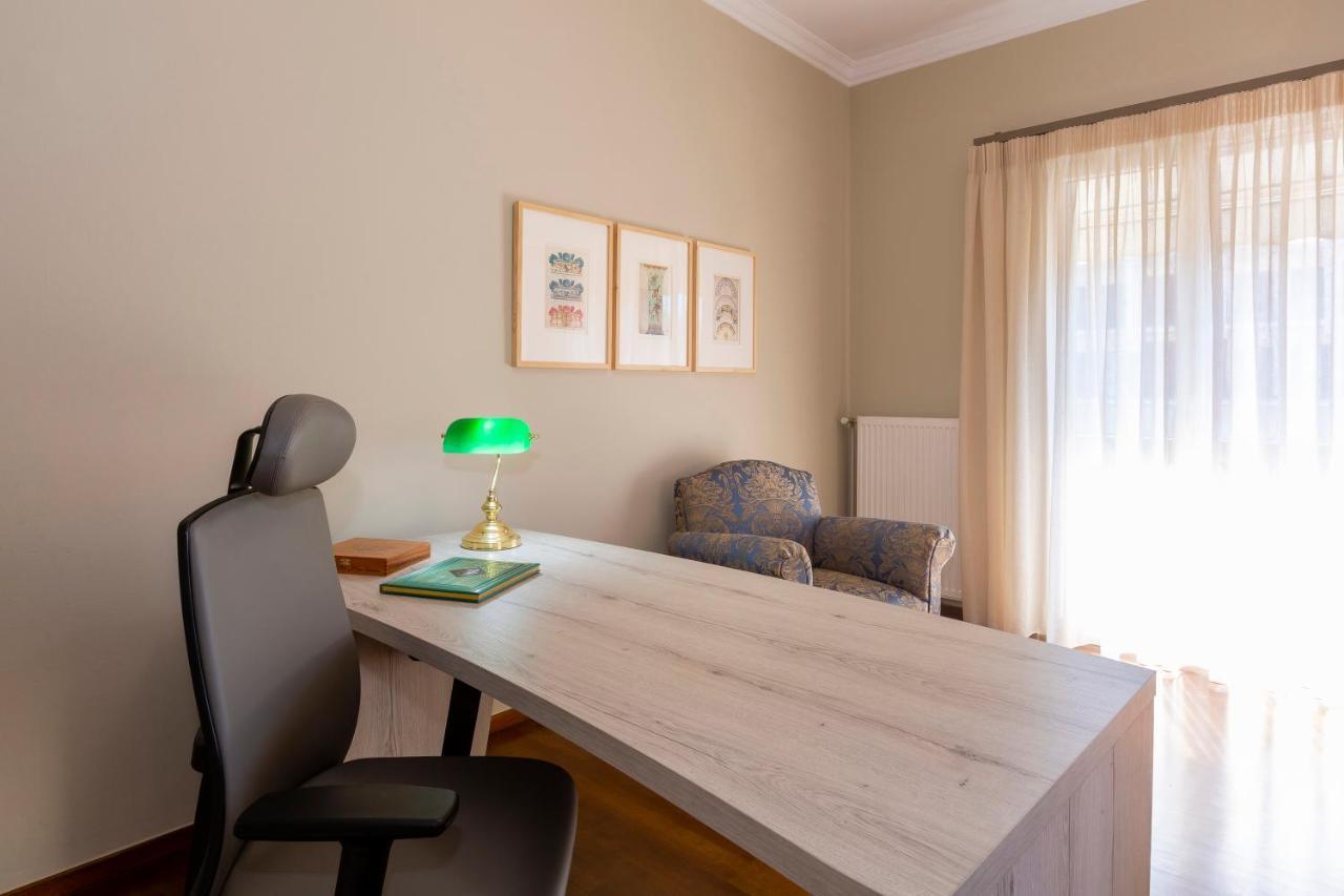 Le Boulevard Corfu  Luaran gambar